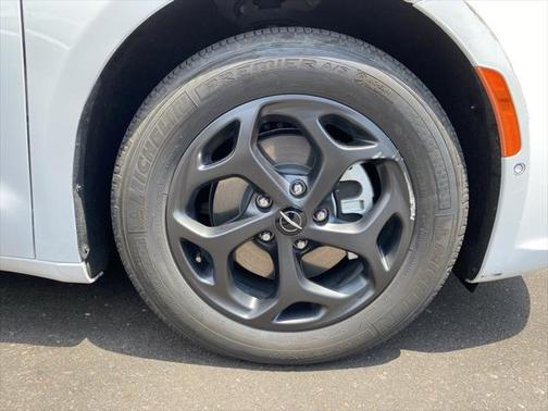 2024 Chrysler Pacifica Hybrid S Appearance Pkg