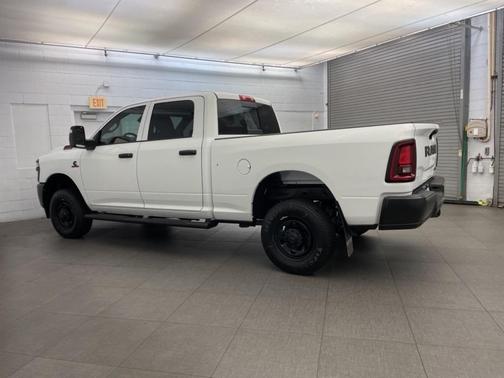 2026 RAM 2500 Tradesman Crew Cab 4x4 6'4' Box