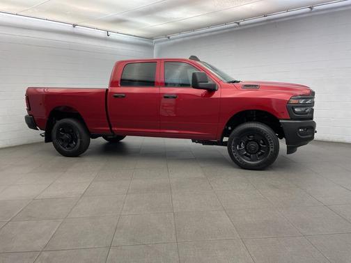 2025 RAM 2500 Tradesman Crew Cab 4x4 6'4' Box