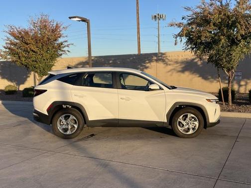 2024 Hyundai TUCSON SE