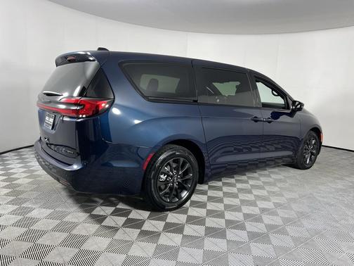 2024 Chrysler Pacifica Hybrid S Appearance Pkg