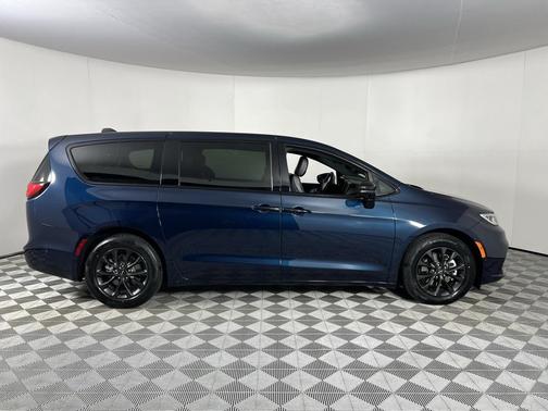2024 Chrysler Pacifica Hybrid S Appearance Pkg