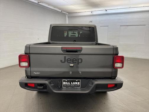 2025 Jeep Gladiator Nighthawk