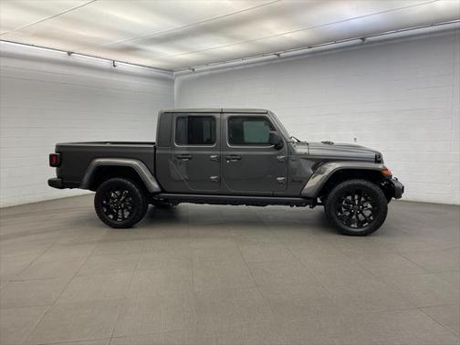 2025 Jeep Gladiator Nighthawk