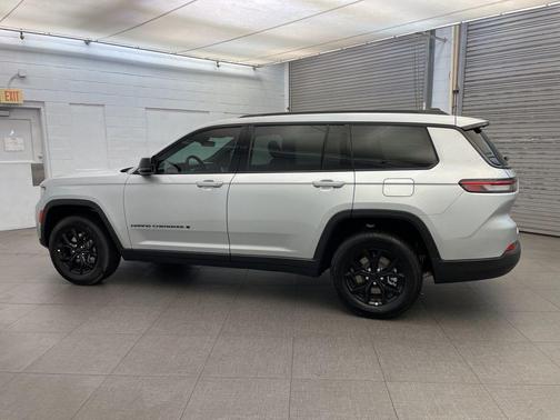 Silver Zynith 2025 Jeep Grand Cherokee L Altitude