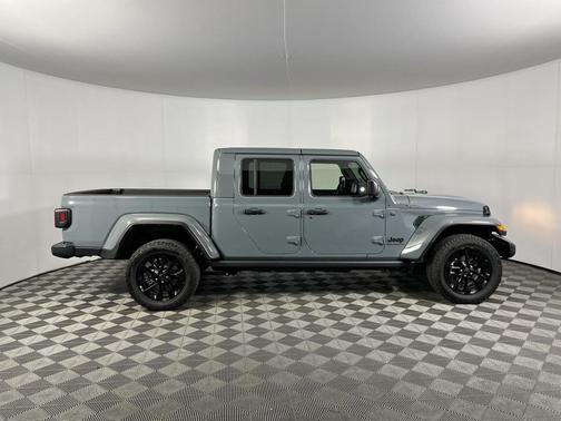 2025 Jeep Gladiator Nighthawk