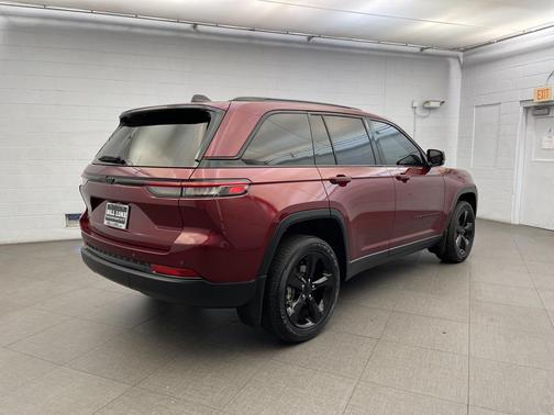 2023 Jeep Grand Cherokee Altitude