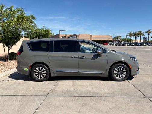 2022 Chrysler Pacifica Hybrid Limited