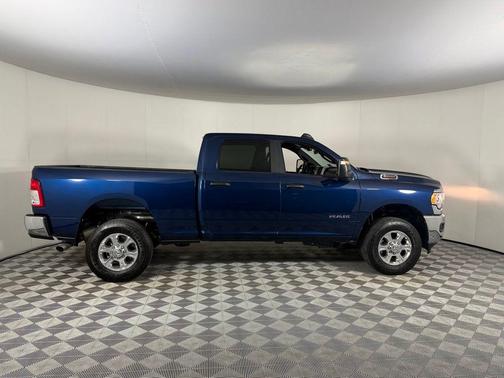 Patriot Blue Pearlcoat 2024 RAM 2500 Big Horn Crew Cab 4x4 6'4' Box