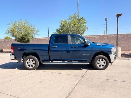 Patriot Blue Pearlcoat 2024 RAM 2500 Big Horn Crew Cab 4x4 6'4' Box