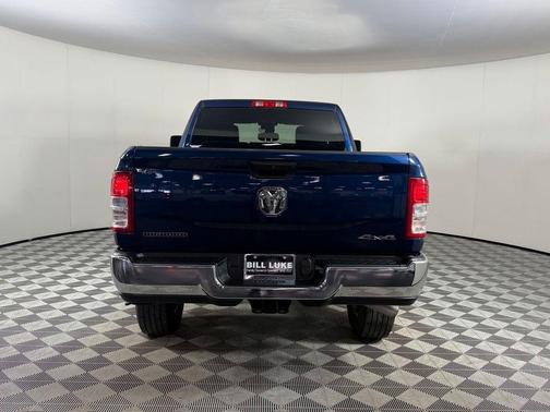 Patriot Blue Pearlcoat 2024 RAM 2500 Big Horn Crew Cab 4x4 6'4' Box