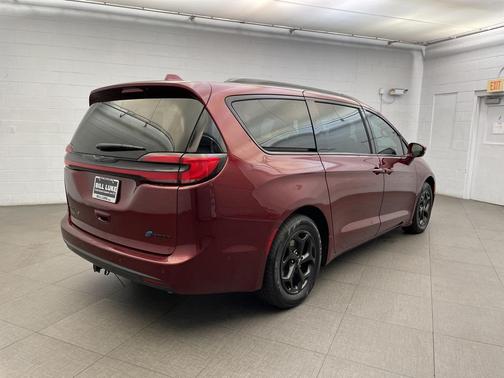 2022 Chrysler Pacifica Hybrid Limited