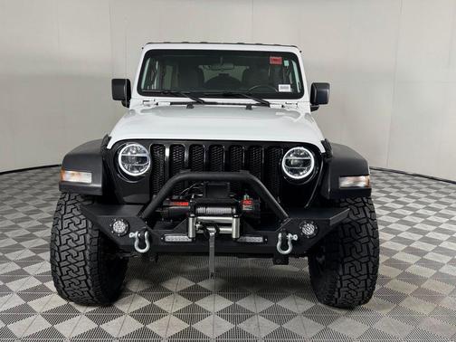 Bright White Clearcoat 2022 Jeep Wrangler Willys