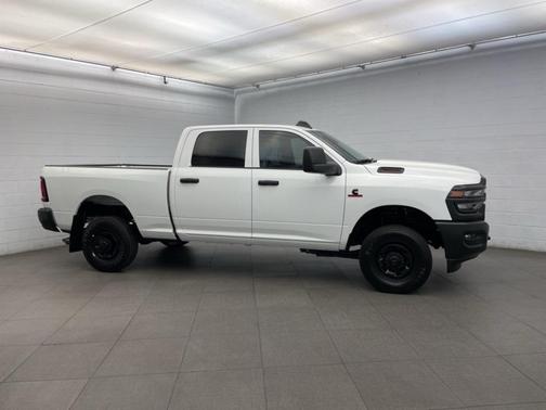 2025 RAM 2500 Tradesman Crew Cab 4x2 6'4' Box