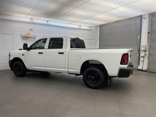 2025 RAM 2500 Tradesman Crew Cab 4x2 6'4' Box