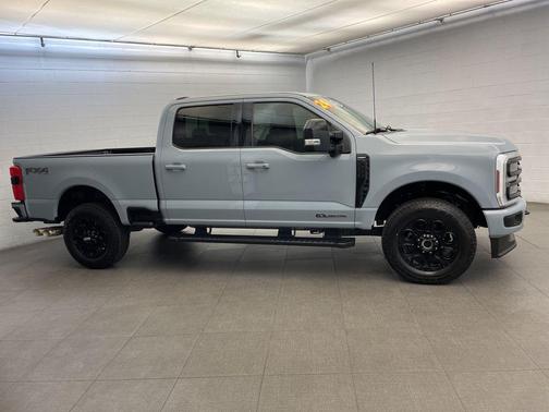 Glacier Gray Metallic Tri-Coat 2024 Ford F-250 Lariat