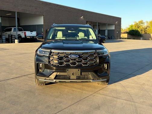 Black Metallic 2025 Ford Explorer Platinum