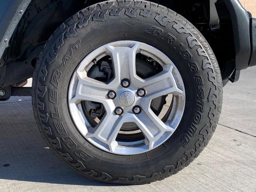 Photo 5 of 44 of 2020 Jeep Wrangler Unlimited Sport