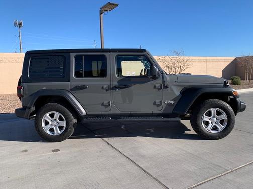 Photo 4 of 44 of 2020 Jeep Wrangler Unlimited Sport