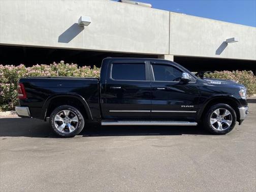 Diamond Black Crystal Pearlcoat 2020 RAM 1500 Laramie
