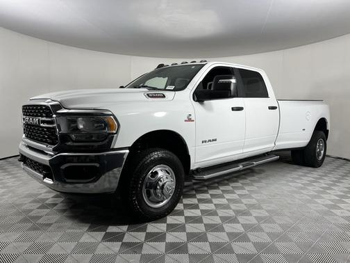 2024 RAM 3500 Big Horn Crew Cab 4x4 8' Box
