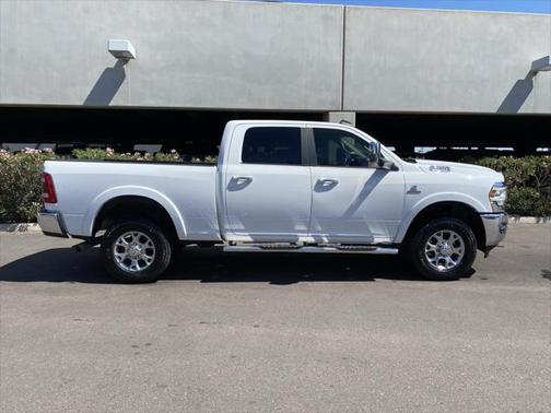 2020 RAM 2500 Laramie Crew Cab 4X4 6'4' Box