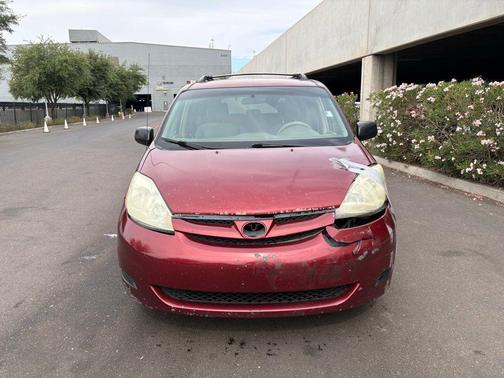 Maroon 2007 Toyota Sienna LE