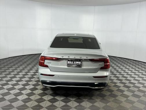 2024 Volvo S60 B5 Core Dark Theme