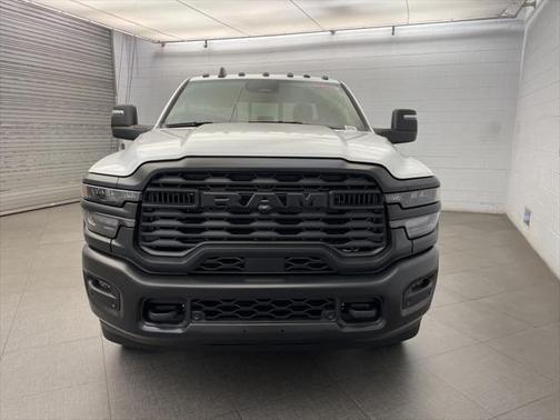 2025 RAM 3500 Tradesman Crew Cab 4x4 8' Box