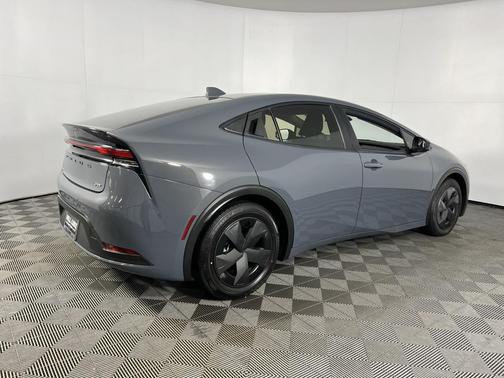 2025 Toyota Prius LE