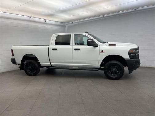 2025 RAM 2500 Tradesman Crew Cab 4x4 6'4' Box