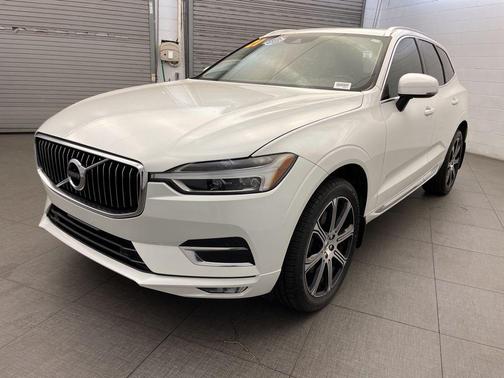 Crystal White Metallic 2021 Volvo XC60 T6 Inscription