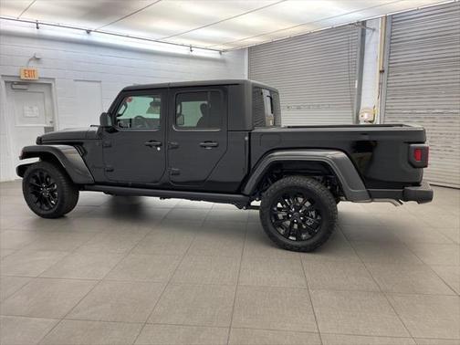 2025 Jeep Gladiator Nighthawk