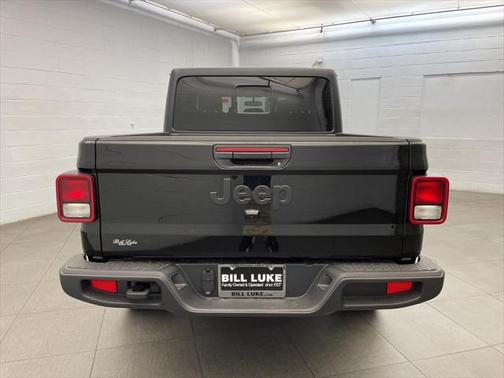 2025 Jeep Gladiator Nighthawk