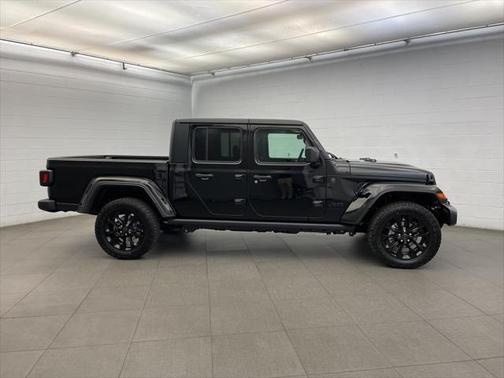 2025 Jeep Gladiator Nighthawk