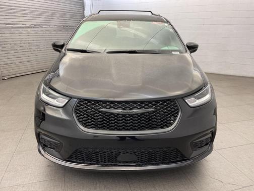 2025 Chrysler Pacifica L