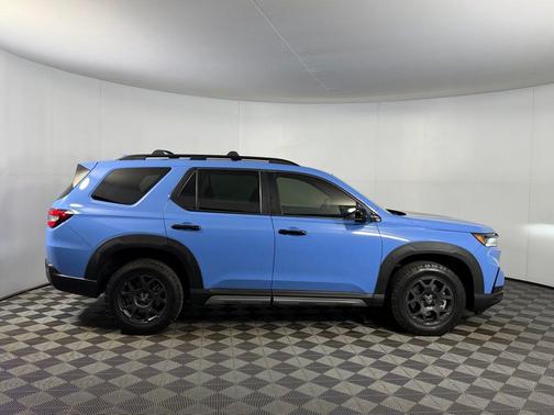 Crystal Black Pearl 2023 Honda Pilot AWD TrailSport