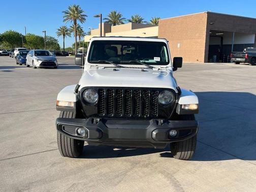 Bright White Clearcoat 2022 Jeep Gladiator Willys 4x4