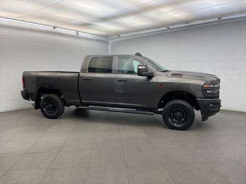 2025 RAM 2500 Tradesman Crew Cab 4x4 6'4' Box