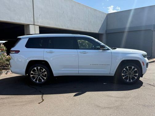 Bright White Clearcoat 2021 Jeep Grand Cherokee L Overland