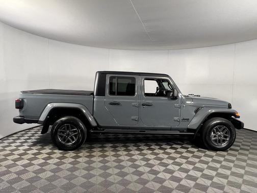 2024 Jeep Gladiator Sport S