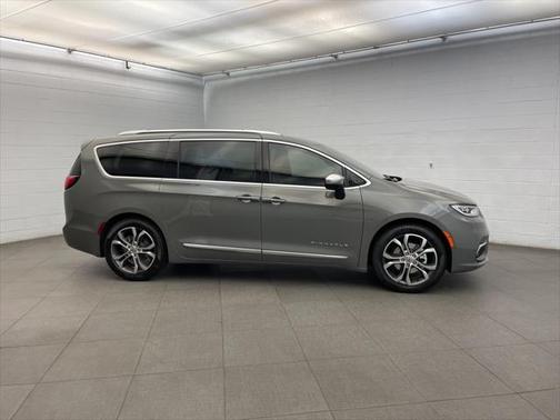 2025 Chrysler Pacifica L