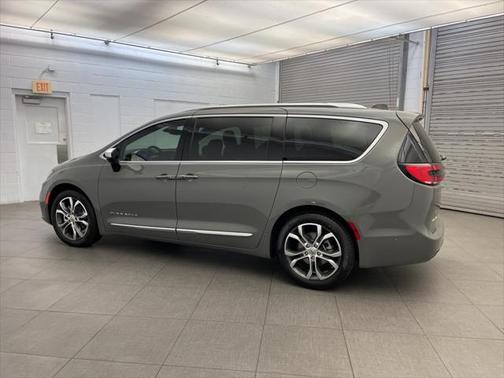 2025 Chrysler Pacifica L