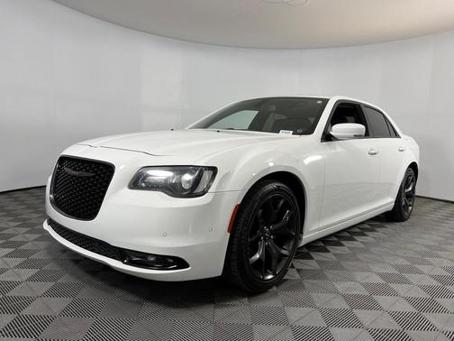 Photo 3 of 58 of 2021 Chrysler 300 S