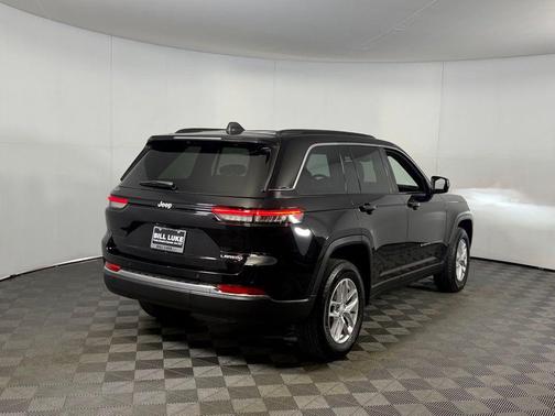 Diamond Black Crystal Pearlcoat 2025 Jeep Grand Cherokee Laredo