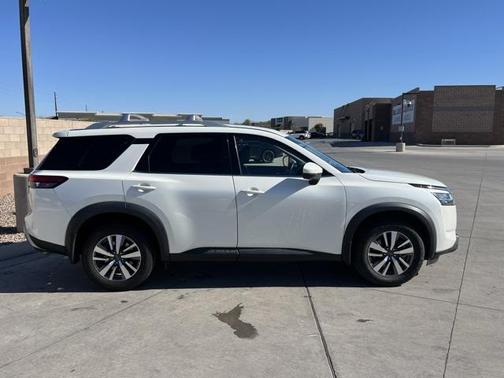 2024 Nissan Pathfinder SL FWD