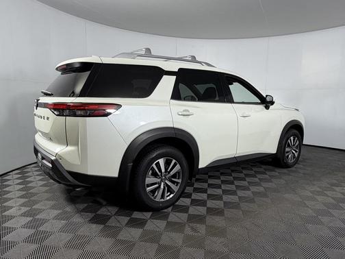 2024 Nissan Pathfinder SL FWD