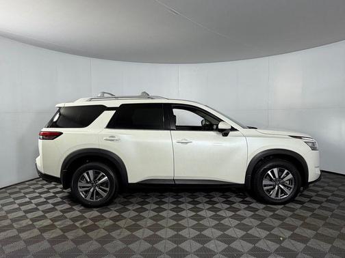 2024 Nissan Pathfinder SL FWD