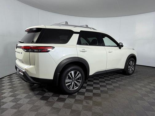 2024 Nissan Pathfinder SL FWD