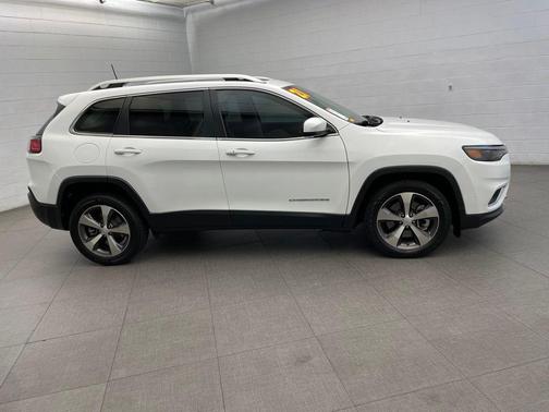 Bright White Clearcoat 2021 Jeep Cherokee Limited